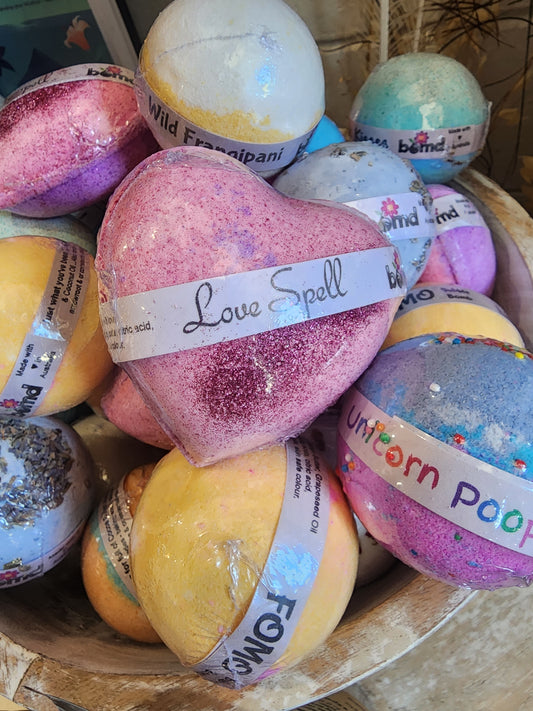 Love Spell bath bomb